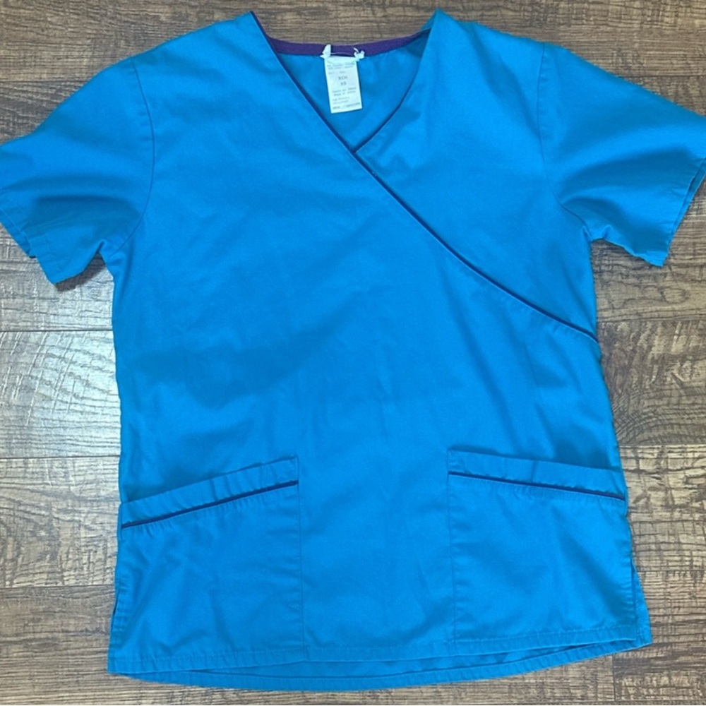 Two Scrub Tops XS - Picture 2 of 4
